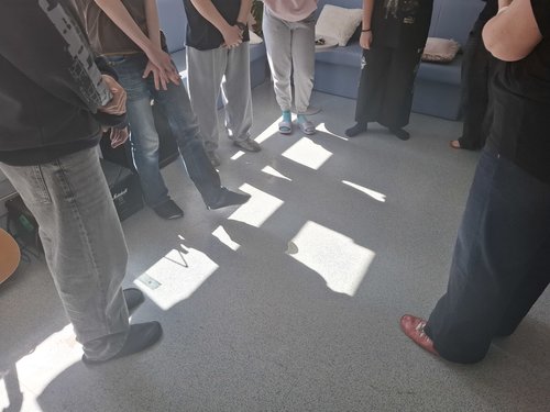 Izvedba izkustvenih umetnostno terapevtskih delavnic z metodo Pomoč z umetnostjo, psihosocialna pomoč, Ljubljana